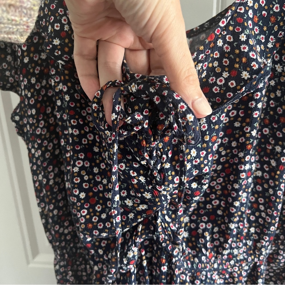 Maurice’s navy blue floral peasant top - Picture 3 of 8